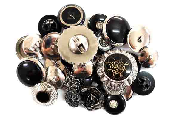 メーカー廃番品　ヴィンテージ　ジルコニア入　アンティークボタン　ブラック・シルバー系３４