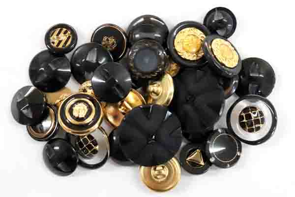 メーカー廃番品　ヴィンテージ　ジルコニア入　アンティークボタン　ブラック・ゴールド系３７
