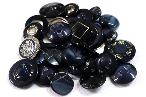 メーカー廃番品　ヴィンテージ　ジルコニア入　アンティークボタン　ネイビー系１９
