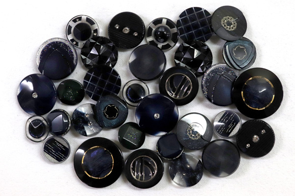 メーカー廃番品　ヴィンテージ　ジルコニア入　アンティークボタン　ネイビー系４４　（１６組）