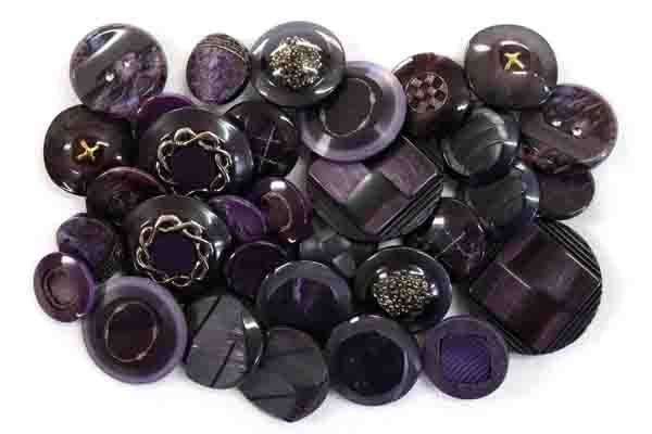 メーカー廃番品　ヴィンテージ　ジルコニア入　アンティークボタン　パープル系３３