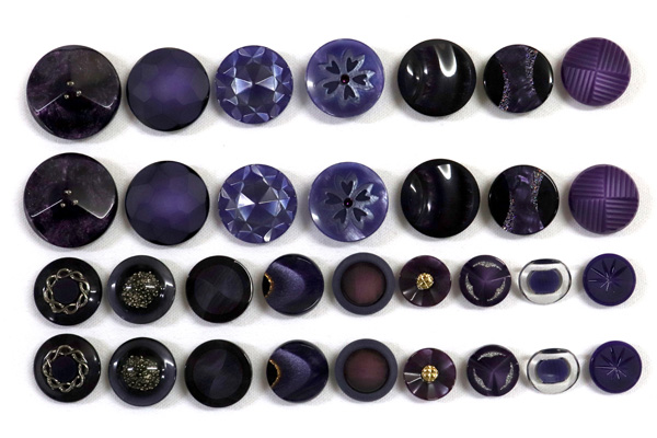 メーカー廃番品　ヴィンテージ　ジルコニア入　アンティークボタン　パープル系３６　（１６組）
