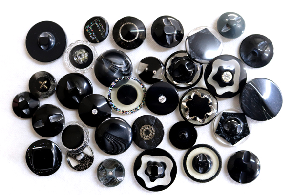 メーカー廃番品　ヴィンテージ　ジルコニア入　アンティークボタン　ブラック・グレー系GT139