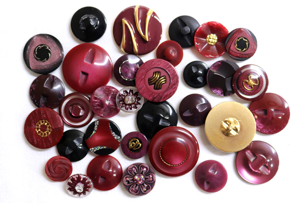 メーカー廃番品　ヴィンテージ　ジルコニア入　アンティークボタン　ダークレッド系gt151