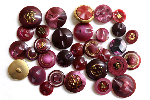 メーカー廃番品　ヴィンテージ　ジルコニア入　アンティークボタン　ダークレッド系gt152