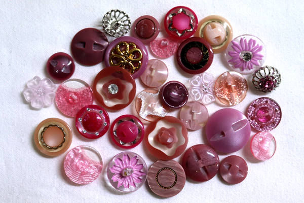 メーカー廃番品　ヴィンテージ　ジルコニア入　アンティークボタン　ピンク系gt154