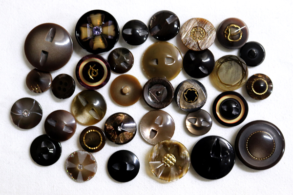 メーカー廃番品　ヴィンテージ　ジルコニア入　アンティークボタン　コーヒーブラウン系gt158