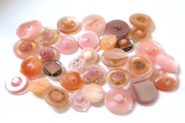 メーカー廃番品　ヴィンテージ　ジルコニア入　アンティークボタン　ピンク系GT88　（１６組３２個）　btgt88