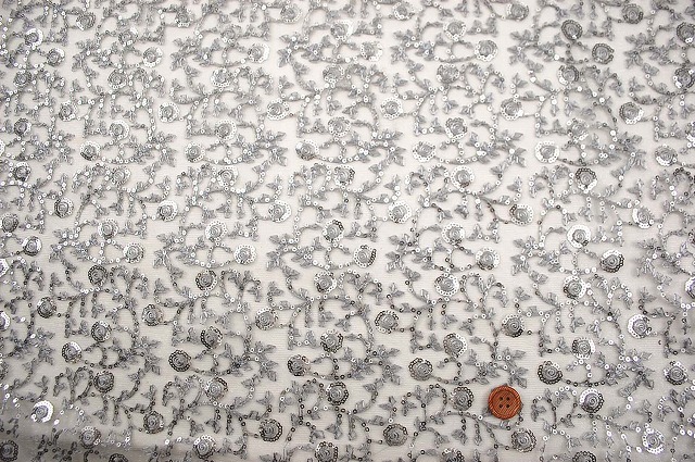 スパンコール刺しゅうレース生地【50cm販売】《キズがあります》　　（la439） 