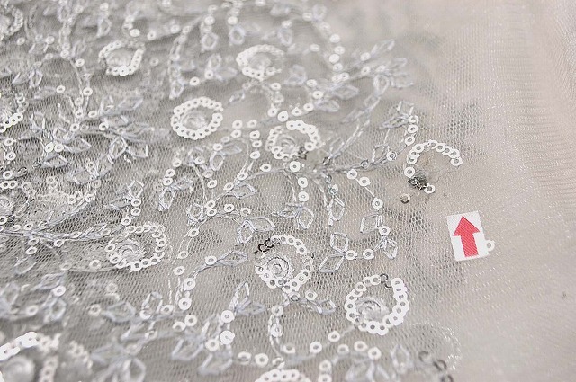 スパンコール刺しゅうレース生地【50cm販売】《キズがあります》　　（la439） 