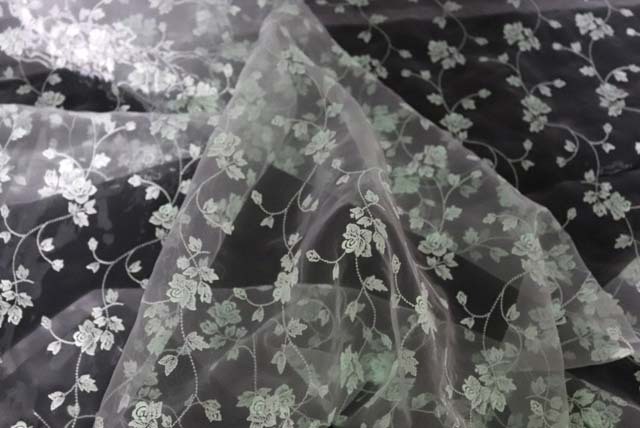 オーガンジー刺しゅうレース生地　蓄光性　（ニット生地ではありません）　白　【50cm単位】　(la721)