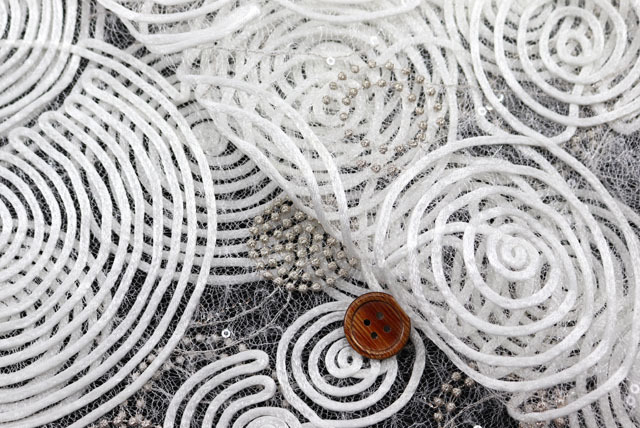 スパンコールと刺しゅうとコードレース生地　白　【50cm単位】　(la732)