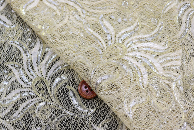 ラメ・ラッセルレース生地　うすベージュ　【50cm単位】　(la742)