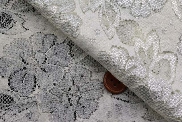 ラメ・ラッセルレース生地（ニットではありません）オフ白　【50cm単位】　(la751)
