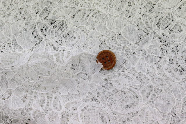 ラッセルレース生地　オフ白 【50cm単位】　(la768)