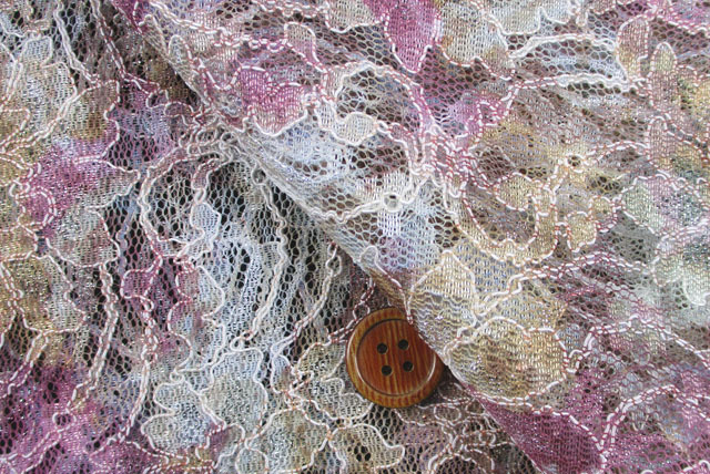 ラメ入りコード花柄ラッセルレース生地 ぼかしプリント 濃いピンク・茶