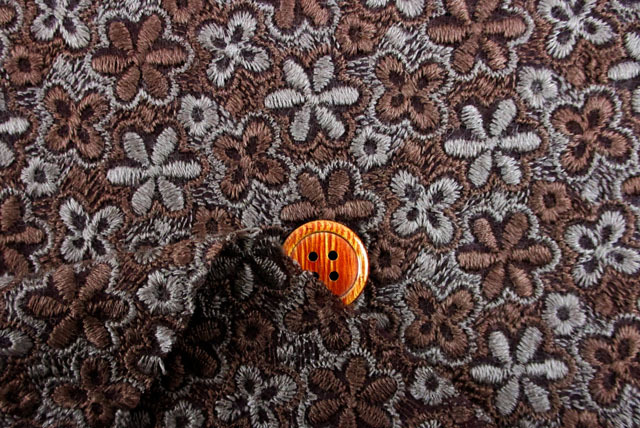 IENA LA BOUCLE 刺子刺繍ジレ 10%OFF】半衿 刺繍 彩小径 シルエーヌ 日本製 白 青 シルバー