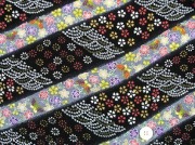 京都友禅柄 金彩ちりめん生地 花柄 和風生地 和生地 黒色　約７０ｃｍ×約５０ｃｍカット　(0647-08)