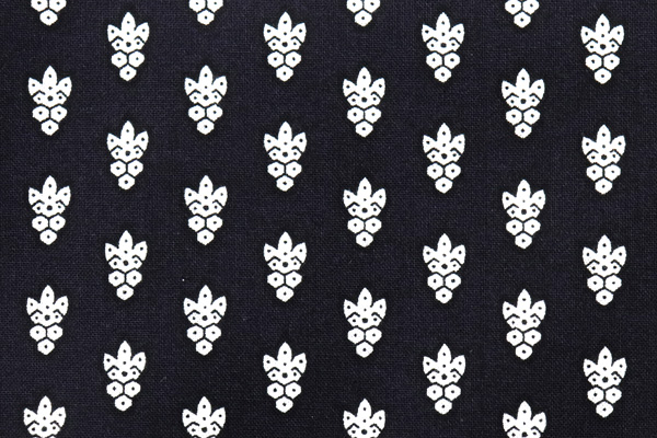 SOULEIADO ソレイアード　ラ・プティ・ムーシュ　黒地に白の花