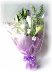 お供え・お悔やみに贈るお花★ロカルノ3,000円-【花束】ネット特価！