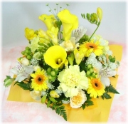 ピュアイエローランド5,000円-【フラワーアレンジ】ネット特価！