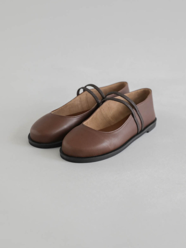 AUTTAA アウッタ｜Flat oval pumps レザーパンプス（ブラウン）