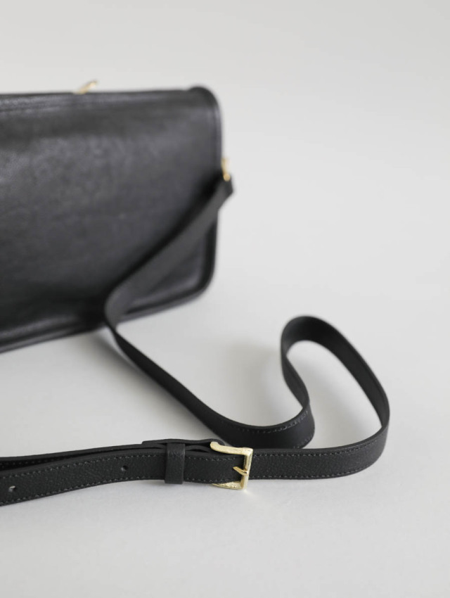 美品 forme / Banks s ショルダーバッグ ブラック レザー forme Banks S – RECTOHALL