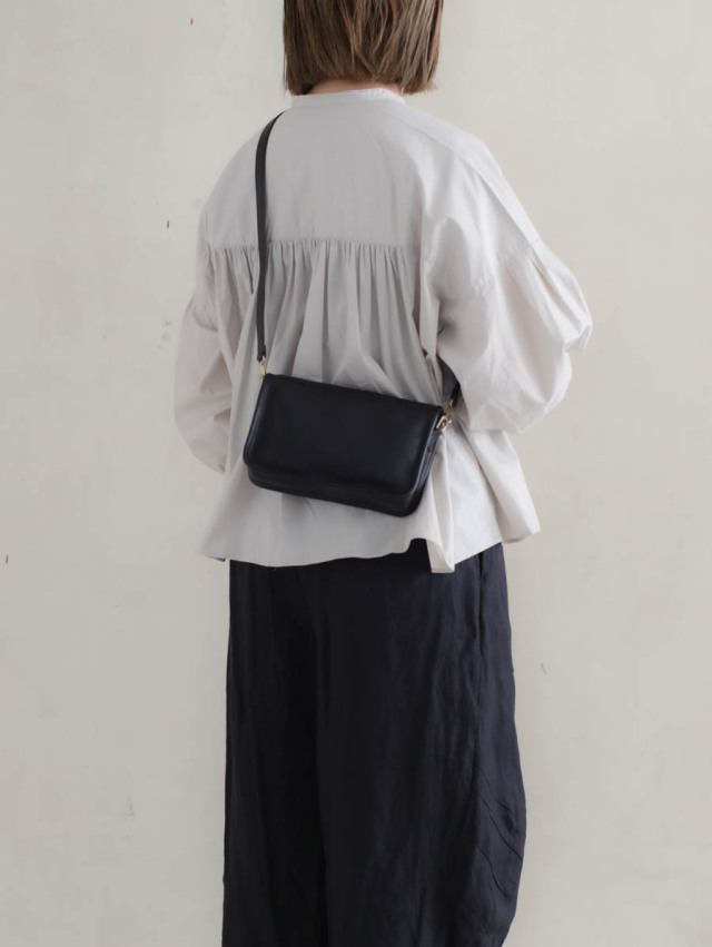 美品 forme / Banks s ショルダーバッグ ブラック レザー forme Banks S – RECTOHALL