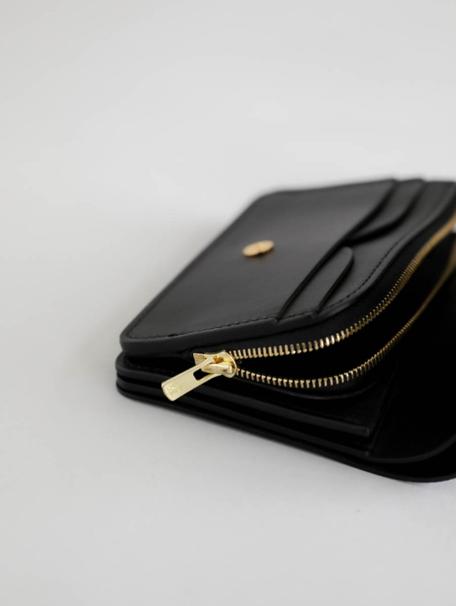 forme フォルメ｜ショートウォレット（black × black）Serpentine