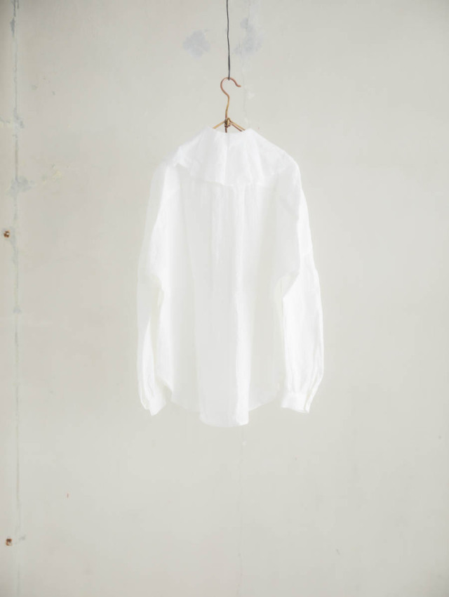 MAGALI マガリ｜ストライプリネンアンティークカラーブラウス（オフ