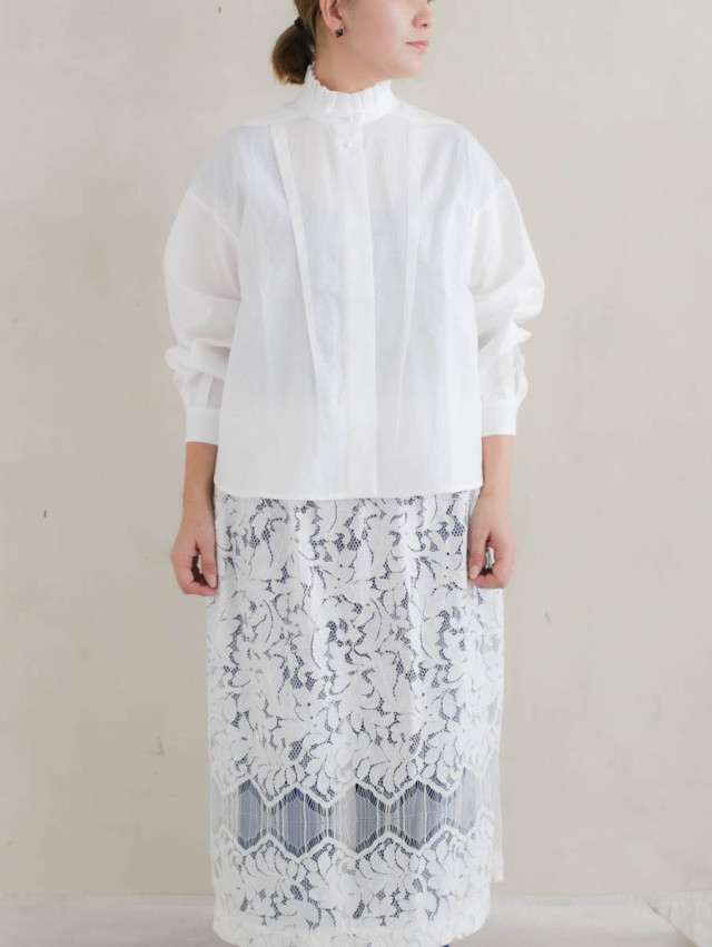 MAGALI マガリ｜コットンリネンシャンブレーラッフルカラーブラウス