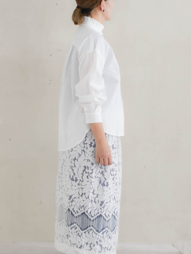 MAGALI マガリ｜コットンリネンシャンブレーラッフルカラーブラウス