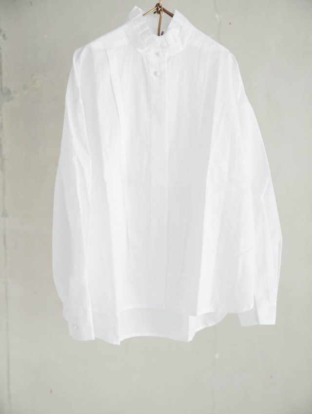 MAGALI マガリ｜コットンリネンシャンブレーラッフルカラーブラウス