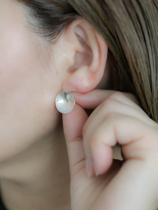 太陽の光 光線キャッチピアス シルバー RADIEUX K10／シルバーピアス｜ピアス｜アガット 公式オンラインストア