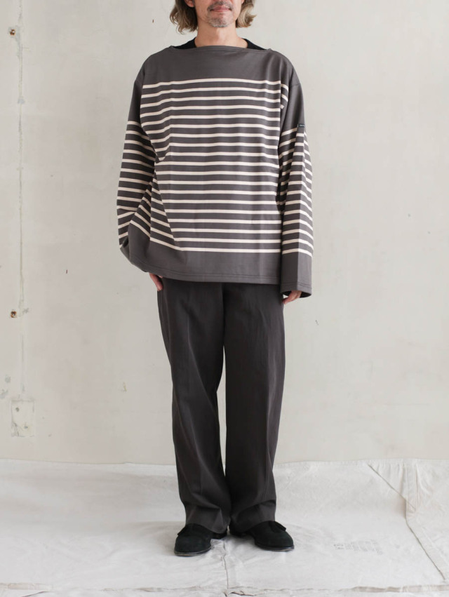 OUTIL ウティ / tricot aast バスクシャツ gunmetal × scallop shell