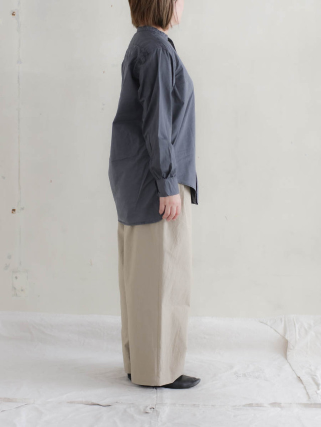 OUTIL ウティ｜chemisier sapois バンドカラーシャツ charcoal