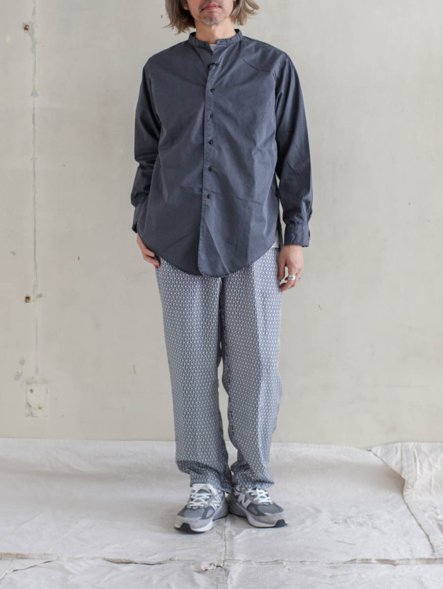 OUTIL ウティ｜chemisier sapois バンドカラーシャツ charcoal