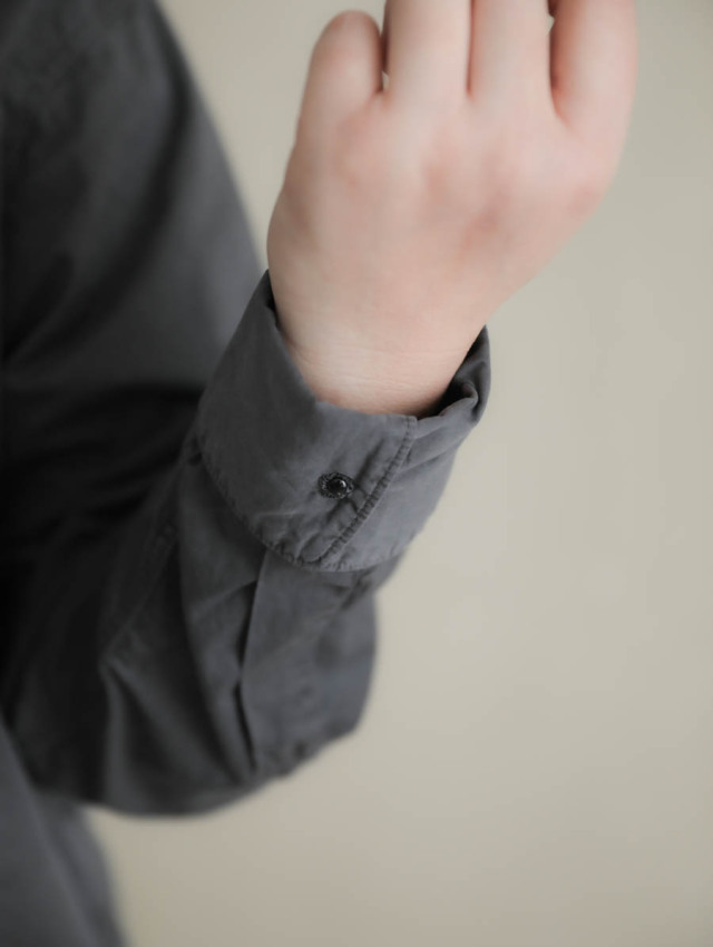 OUTIL ウティ｜chemisier sapois バンドカラーシャツ charcoal