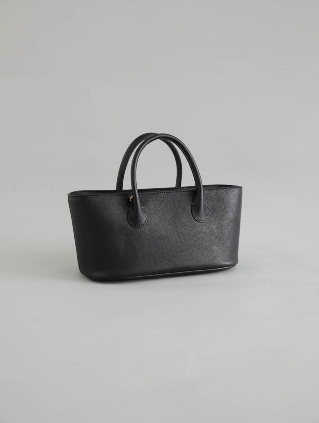 JAMINPUECH 黒のレーザーカットデザインハンドバッグ imgrc0119872963.jpg
