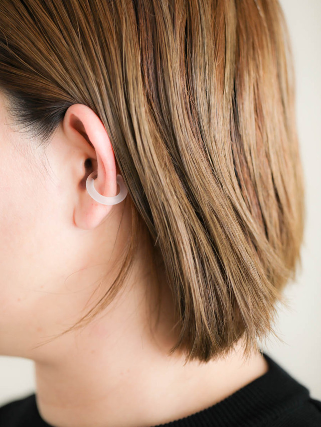 SIRISIRI シリシリ / HOTOLI Single Ear Cuff Round Clear