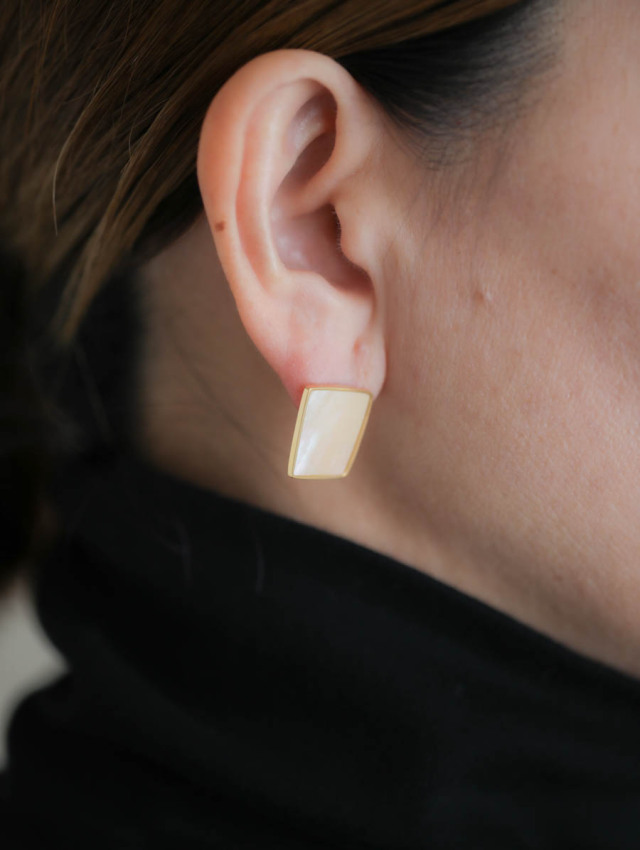SIRISIRI シリシリ｜RADEN Earrings Square Peach