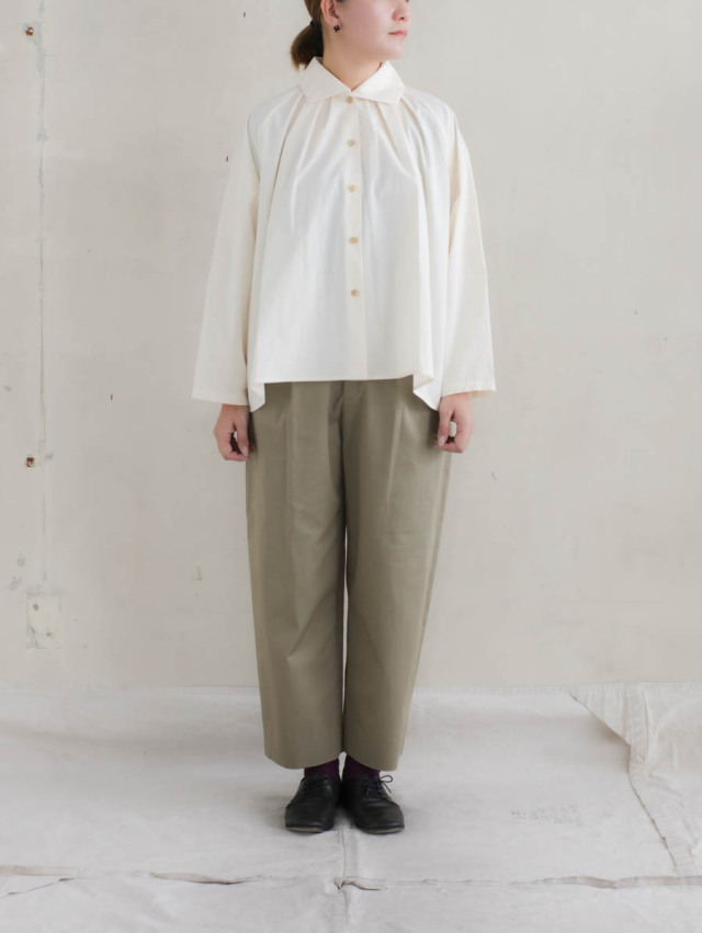 SP エシュペー｜オーガニックコットンチノスラックス（ライトカーキ）