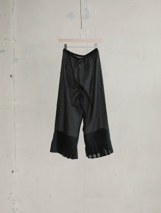 【未使用】susuri フルッターパンツ (black) SUSURI ススリ｜フルッターパンツ（black）