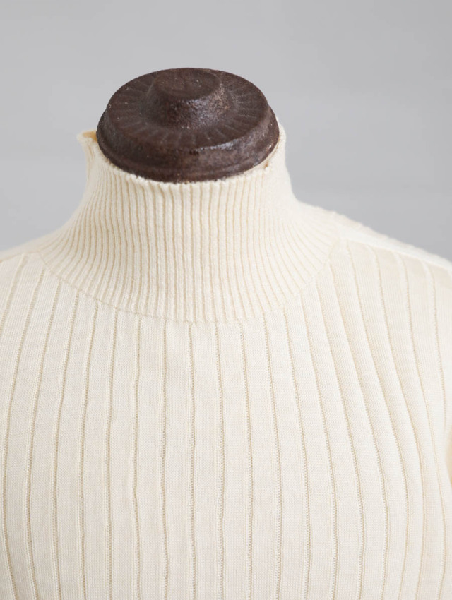 susuri ポエータハイネックセーター　リブニット タートルネック レディース】SUSURI / ポエータハイネックセーター ご紹介 | WEEKENDER