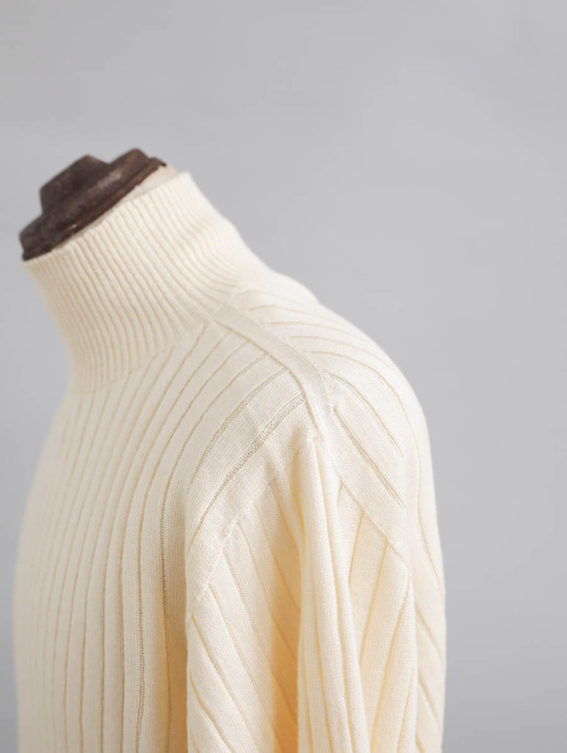 SUSURI ススリ｜ポエータハイネックセーター