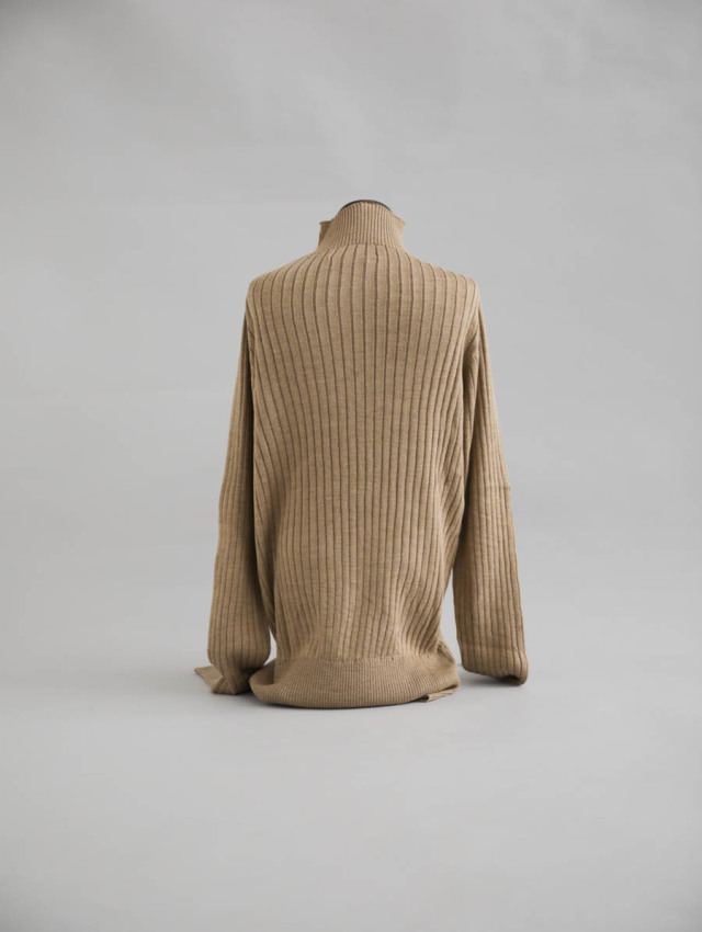 SUSURI ススリ｜ポエータハイネックセーター