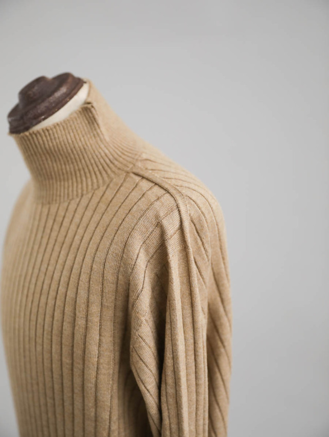 SUSURI ススリ｜ポエータハイネックセーター