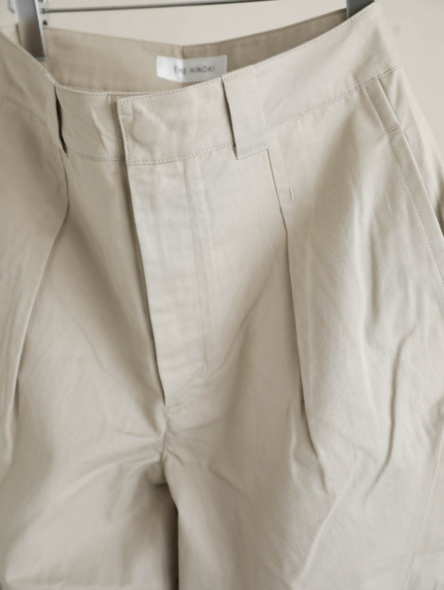 【新品】THE HINOKI ベージュ カジュアルパンツ 新品】THE HINOKI ベージュ カジュアルパンツ