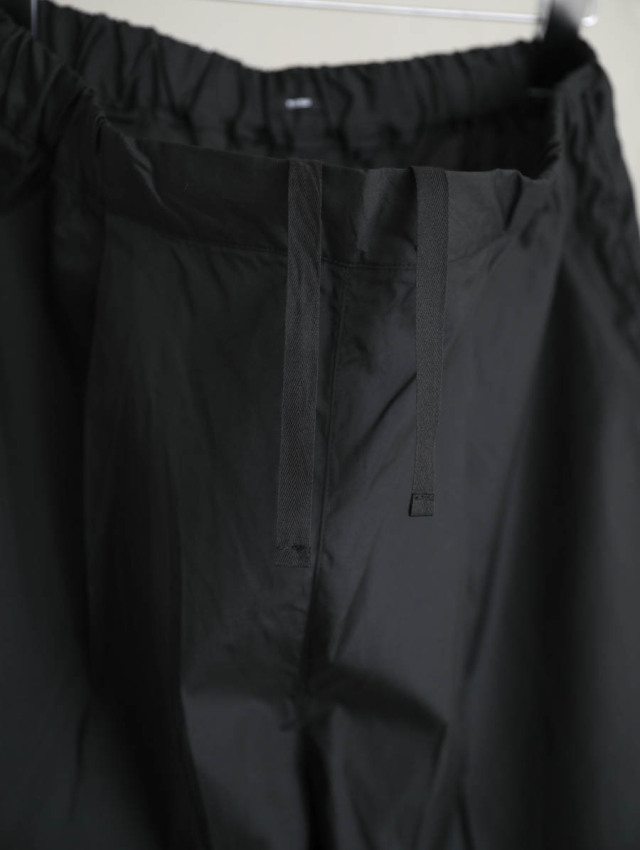 UNIVERSAL TISSU タックイージーパンツ ボールパンツ　黒 UNIVERSAL TISSU タックイージーパンツ ボールパンツ 黒 パンツ