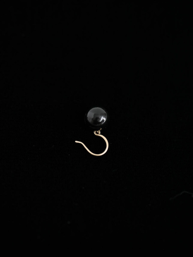 Toile トワル｜デッドストックビーズフックピアス（ブラック）